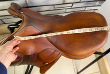 Load image into Gallery viewer, 17” Medium Butet Monoflap Cross Country Jump Saddle - Brown/Tan