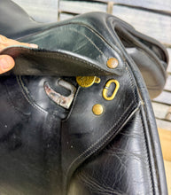 Load image into Gallery viewer, 17” Medium/Changeable Gullet Bates Caprilli Jump Saddle - Black