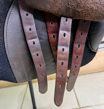 Load image into Gallery viewer, 17” Wide Hampton Grandee Jump/GP Saddle - Brown