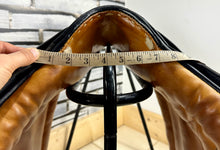Load image into Gallery viewer, 18” MW (Fit 31) Stubben Siegfried Extra GP/Jump Saddle - Black/Tan