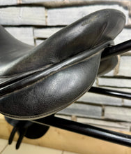 Load image into Gallery viewer, 16 1/2 - 17” MN Bespoke Classic Jump Saddle - Black -High Wither- TB/ROR - Big Blocks