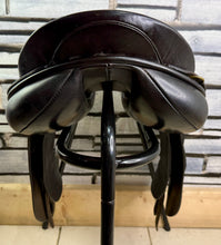 Load image into Gallery viewer, 18” NM Albion Legend GP/Jump Saddle - Brown - TB/ROR/Hunt - Narrow-Medium