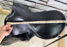 Load image into Gallery viewer, 17 1/2” Extra Wide M&amp;J Saddlery English GP Saddle - Black - XW Cob Tree
