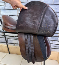 Load image into Gallery viewer, 17 1/2” Medium Santa Cruz Jump Saddle - Brown
