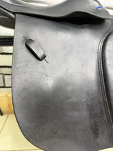 Load image into Gallery viewer, 16” MW Rich &amp; Sons Shoulder Relief Pony Jump Saddle - Black