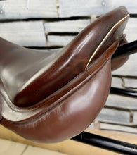 Load image into Gallery viewer, 16”-16 1/2” Medium (33) Prestige Roma Jump Saddle - Brown