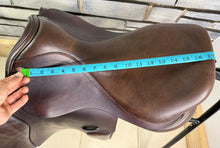 Load image into Gallery viewer, 17 1/2” MW Winners Circle Jump Saddle - Brown