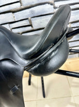 Load image into Gallery viewer, 17” Wide Silhouette Dressage Saddle - Black