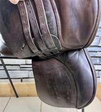 Load image into Gallery viewer, 17-17 1/2” Wide Excelle English GP Saddle - Brown