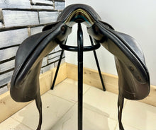 Load image into Gallery viewer, 17” MW Voltaire Lexington Monoflap Jump Saddle - Brown