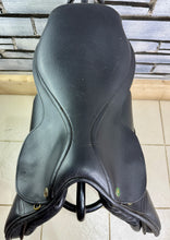 Load image into Gallery viewer, 18” Medium Oakland House Saddlery Jump Saddle - Black