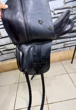 Load image into Gallery viewer, 17 1/2” MW-Wide Albion Legend K2 Dressage Saddle - Black