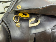 Load image into Gallery viewer, 17” MW Black Country Vinici Monoflap Jump Saddle - Brown - Flocked Close Contact