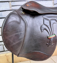 Load image into Gallery viewer, 17” Medium Prestige Arezzo Jump Saddle - Brown