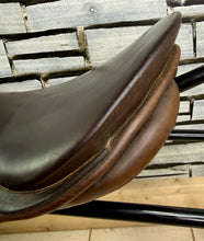 Load image into Gallery viewer, 18” 28.5 (M) Kloster Schonthal Pandur GP Saddle - Brown