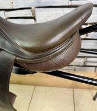 Load image into Gallery viewer, 18” Wide GFS Close Contact Jump Saddle - Brown - Double Flap
