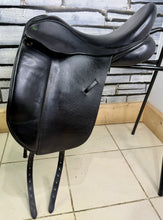 Load image into Gallery viewer, 18” MW Ideal Suzannah Printed Leather Dressage Saddle -Black