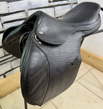 Load image into Gallery viewer, 17 1/2” MW Harry Dabbs Jaguar Jump Saddle - Black