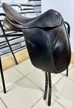 Load image into Gallery viewer, 16 1/2” XW/Changeable Gullet Colliegate Convertible Dressage Saddle - Brown