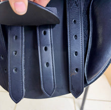 Load image into Gallery viewer, 15” Medium Leather Pony GP/Jump Saddle - Black - Point &amp; Balance Straps