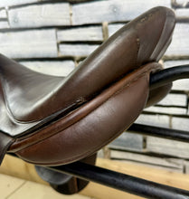Load image into Gallery viewer, 17 1/2” Wide Ideal Classic GP Saddle - Brown