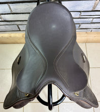 Load image into Gallery viewer, 14 1/2” Wide Changeable Gullet Wintec Pony GP Saddle -Brown- Flocked