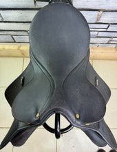 Load image into Gallery viewer, 17” XW/Changeable Gullet Wintec GP Saddle - Black