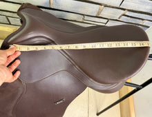 Load image into Gallery viewer, 17” MW/Changeable Gullet Wintec 500 VSD GP Saddle - Brown - Cair