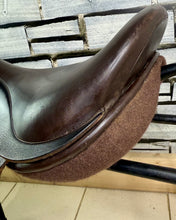 Load image into Gallery viewer, 17 1/2” MN Humphries &amp; Swain Holistic Saddlery GP/Jump Saddle - Brown