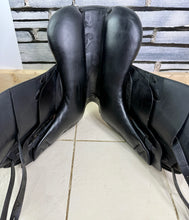 Load image into Gallery viewer, 17” Medium Prestige Engelke D2 Dressage Saddle - Black