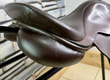 Load image into Gallery viewer, 18” MN Oakfield Hunt/Jump Saddle - Brown