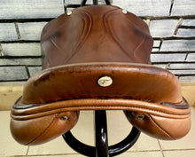 Load image into Gallery viewer, 16 1/2” MW Stride Free Double Flap Jump Saddle - Tan