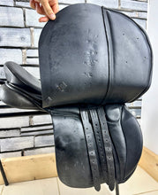 Load image into Gallery viewer, 17 1/2” XW Silhouette Cob WH/VSD/GP Saddle - Black