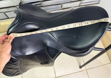 Load image into Gallery viewer, 17 1/2” XW M&amp;J Saddlery English GP Cob Saddle - Black