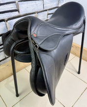 Load image into Gallery viewer, 17 1/2” MW Saddle Company Genoa GP Saddle - Black