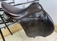 Load image into Gallery viewer, 17” Wide Farrington Burford Event Cob Saddle - Brown