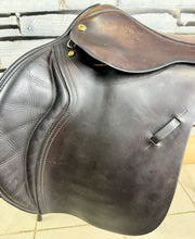 Load image into Gallery viewer, 17 1/2” Medium Black Country Wexford Jump Saddle - Brown