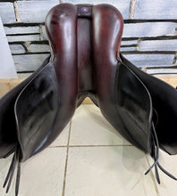 Load image into Gallery viewer, 17” Medium/Changeable Gullet Bates Caprilli Jump Saddle - Brown