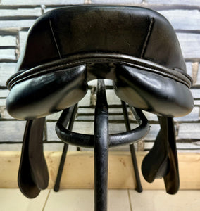 17 1/2” MW Eric Thomas Jump Saddle - Black