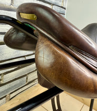 Load image into Gallery viewer, 17 1/2” MW Voltaire Lexington Monoflap Jump Saddle -2015- Brown