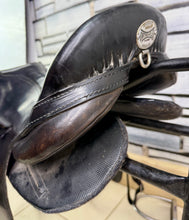 Load image into Gallery viewer, 17 1/2” Wide Orthoflex Panel Saddle - Black