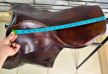 Load image into Gallery viewer, 17 1/2” C (MW) Stubben Siegfried II Jump Saddle - Brown