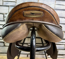 Load image into Gallery viewer, 17 1/2” Medium Black Country Wexford Jump Saddle - Brown