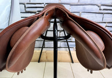 Load image into Gallery viewer, 16 1/2” MW/Changeable Gullet Wintec Jump Saddle - Tan