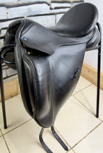 Load image into Gallery viewer, 17” MW Ideal/Martin Wilkinson Suzannah Dressage Saddle - Black