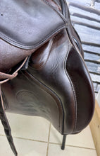 Load image into Gallery viewer, 17 1/2” MW Farrington Burford Event Saddle - Brown Buffalo
