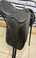 Load image into Gallery viewer, 17” M/Changeable Gullet Wintec Dressage Saddle - Black