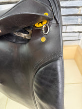 Load image into Gallery viewer, 17” MW Black Country WH/VSD Saddle - Dark Havana/Black