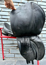 Load image into Gallery viewer, 17 1/2” Wide Ideal International Event Saddle - Black