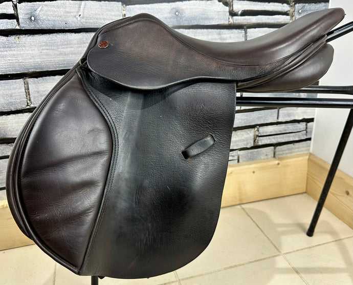 17 1/2” MW Olney Saddley Jump Saddle - Brown